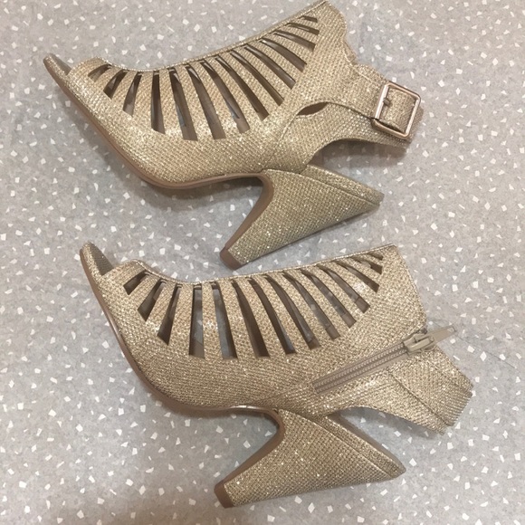 Heart in D Strappy Glitter Open-Toe Heels, Size 6 - Picture 1 of 17